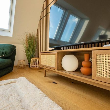 Orestaliving - Penthouse In 2Nd District With View Wien Exteriör bild